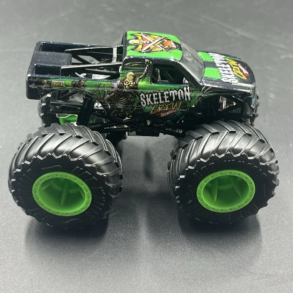 HOT WHEELS‎ MONSTER TRUCKS SKELETON CREW BLACK & GREEN 1:64 DIECAST 3 3/4